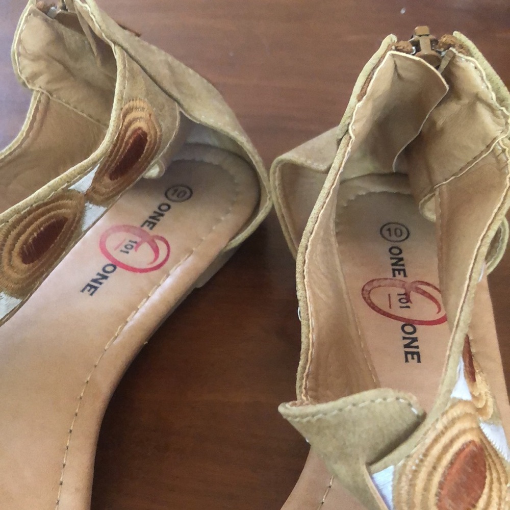 101 Sandals - Picture 5 of 6